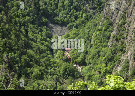 Vue depuis le Hexentanzplatz à Rosstrappe Rock, Thale, Saxe-Anhalt, Allemagne Banque D'Images