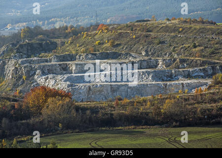 L'exploitation minière en surface de plâtre Pößneck en automne, Thuringe, Allemagne, Europe Banque D'Images