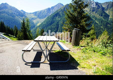 Lieu de repos en hauteur sur le Passo Giovo dans les Alpes Banque D'Images