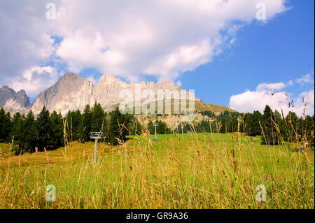 Groupe du Sella dans les Dolomites avec Piz Boe Banque D'Images