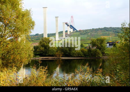 Site de construction du nouveau Haut Mosellebridge à Zeltingen Banque D'Images