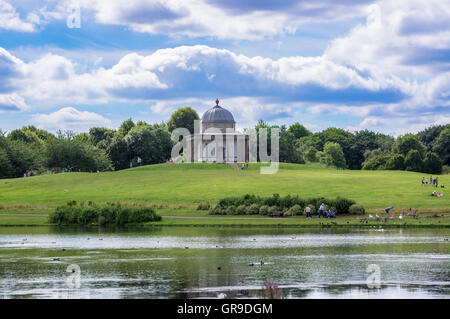 Temple de Minerve, 1754-7, par James Paine et John Bell, Hardwick Park, Sedgefield, County Durham, Angleterre Banque D'Images