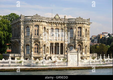 Pavillon Kucuksu le long du Bosphore, Istanbul Banque D'Images