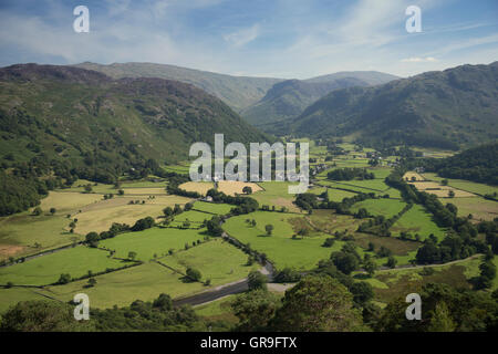 Voir d'Stonethwaite de Borrowdale et Castle Crag , North Western Fells, Lake District, Cumbria, Royaume-Uni Banque D'Images