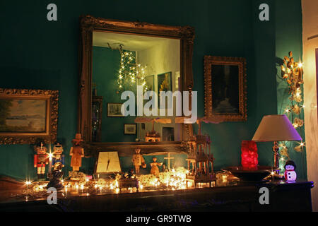 Décoration de Noël dans une salle de séjour Banque D'Images