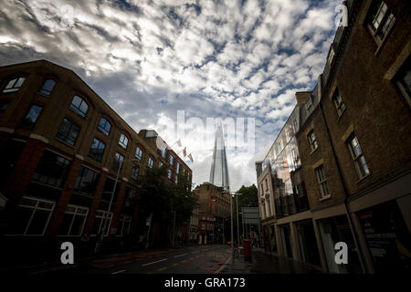 Le Shard building vu de Tooley Street à Londres, Royaume-Uni. Banque D'Images