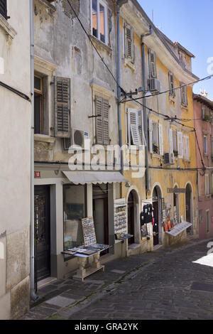 La vieille ville de Piran, Alley, Côte Adriatique, péninsule Istrien, Slovénie, Europe Banque D'Images