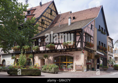 Rue du Rempart, Eguisheim, Alsace, France, Europe Banque D'Images