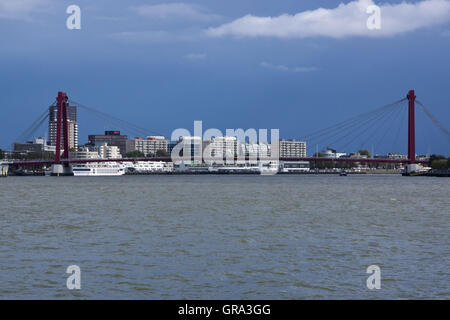 Avec Nouvelle Meuse Pont Willemsbrug, Willems, Rotterdam, Pays-Bas, Europe Banque D'Images