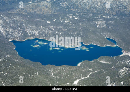 Vue depuis le lac sur la Zugspitze, Eibsee Grainau, Haute-Bavière, Bavaria, Germany, Europe Banque D'Images