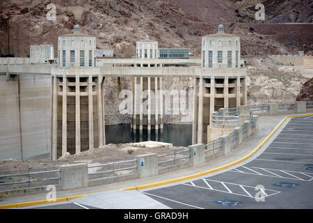 Tours d'amenée d'eau au Barrage Hoover Banque D'Images