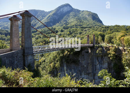 Pont de l'Abîme sur le Chéran, Haute-Savoie, France Banque D'Images