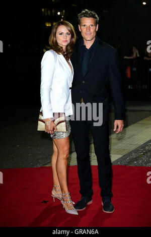 James Cracknell et épouse Beverley Turner arrivant à la GQ Men of the Year Awards 2016 qui a eu lieu à la Tate Modern de Londres. ASSOCIATION DE PRESSE Photo. Photo date : mardi 6 septembre 2016. Voir PA story SHOWBIZ GQ. Crédit photo doit se lire : Ian West/PA Wire Banque D'Images