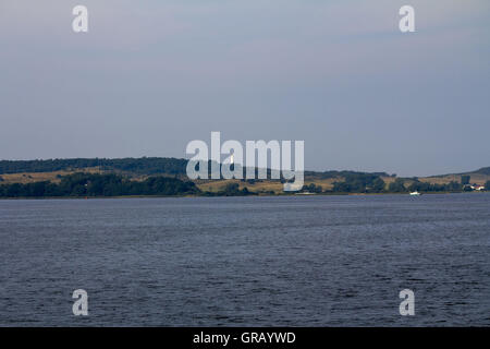 Leuchtturm vu depuis le Bessinsche Schaar de la vue de l'emblème de Hiddensee Banque D'Images