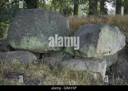 Tombe mégalithique Lohmen No 2 Selon Schuldt en France Banque D'Images