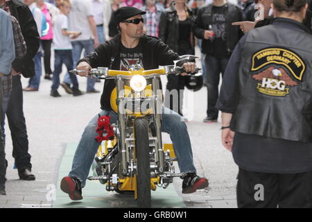 Hambourg Harley Days Ride dans à l'Mönckebergstreet Banque D'Images