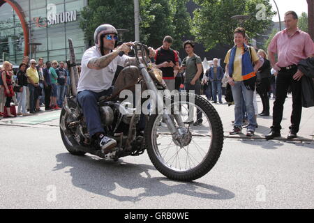 Hambourg Harley Days Ride dans à l'Mönckebergstreet Banque D'Images