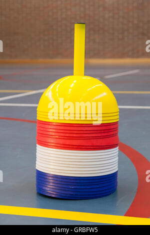 Intérieur d'une salle de sport à l'école Banque D'Images