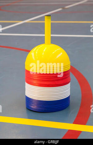 Intérieur d'une salle de sport à l'école Banque D'Images