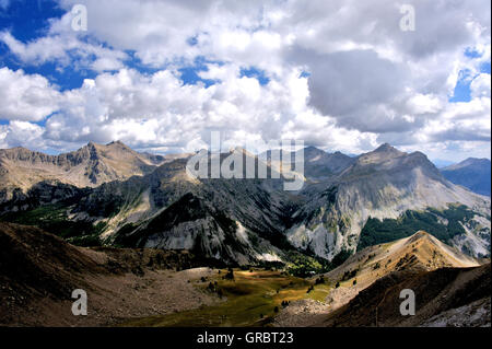 Panorama de montagnes, les Montagnes du Mercantour, Alpes Maritimes, Alpes, France Banque D'Images