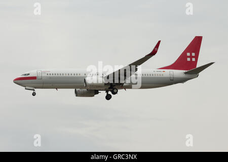 Privatair Boeing 737-800 avec l'ENREGISTREMENT D-Apbc à l'aéroport Rhein Main Frankfurt Fra , Hessen, Allemagne Banque D'Images