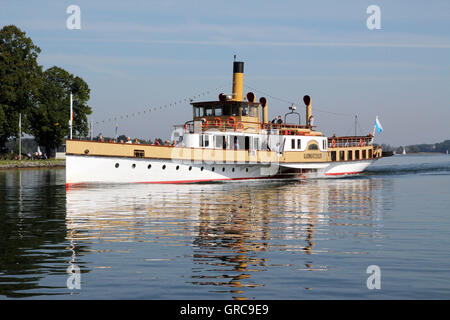 Bateau à Vapeur à roue radiale sur le Chiemsee Banque D'Images