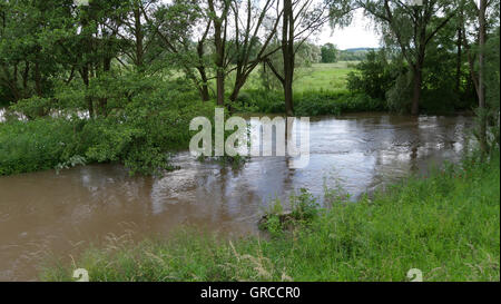 Itz Dans Itzgrund à haute Filigrane, Haute-Franconie, dans la saison des pluies au début de l'été 2016 Banque D'Images