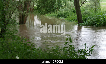 Itz Dans Itzgrund à haute Filigrane, Haute-Franconie, dans la saison des pluies au début de l'été 2016 Banque D'Images