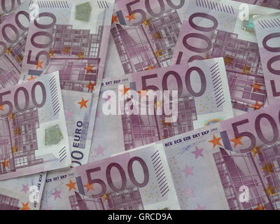 Beaucoup d'argent, beaucoup de 500 billets en euros, il est prévu de les supprimer Banque D'Images
