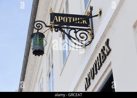 Signe d'une excellente réputation dans la ville Durres sur Moen Banque D'Images