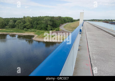 Pont Du Canal Elbe-Havel à travers l'Elbe près de Magdebourg Banque D'Images