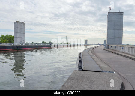 Pont Du Canal Elbe-Havel à travers l'Elbe près de Magdebourg Banque D'Images