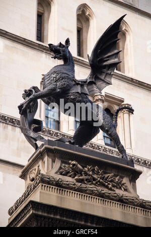 Horace Jones' marqueur Temple Bar surmonté de Charles Bell Birch dragon héraldique ( ) Londres, Angleterre Banque D'Images