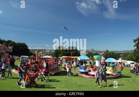 Sheffield Fayre bat son plein à Norfolk Heritage Park surplombant le centre-ville de Sheffield, South Yorkshire, Angleterre, Royaume-Uni Banque D'Images