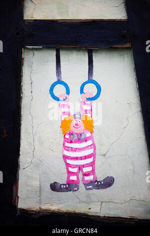 Funny Clown sur mur de la maison Banque D'Images