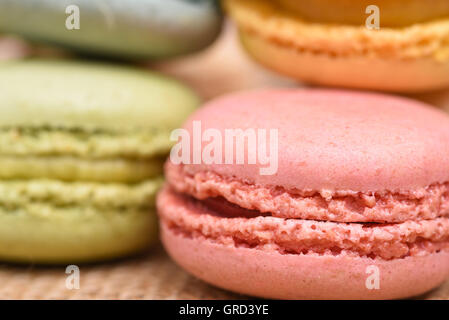 Macro close up of pink macaron Banque D'Images