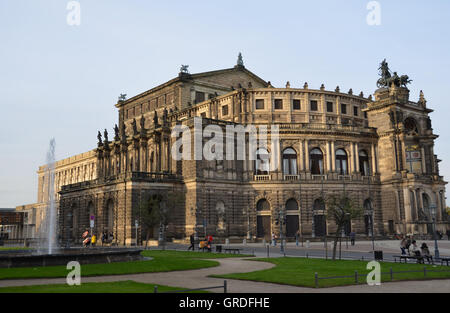 Semperoper, Dresde, Saxe, Allemagne, Europe Banque D'Images