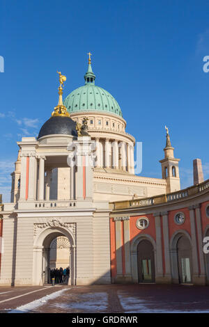 Fortuna Portail et clocher de l'église Saint-Nicolas à Potsdam Banque D'Images