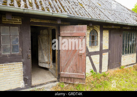 Porte d'entrée d'une étable avec grange à Vaggerlose Danemark Banque D'Images