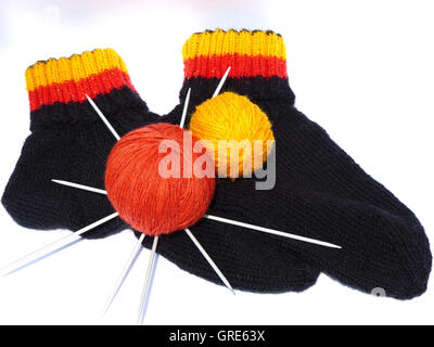 Des chaussettes en laine à tricoter Banque D'Images