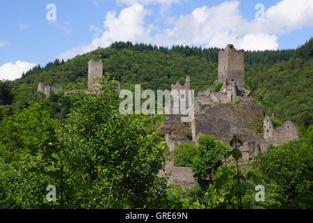 Les deux châteaux de Manderscheid, Eifel, Rhénanie-Palatinat, Allemagne Banque D'Images