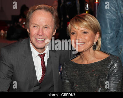 Singer Peter Kraus et actrice Uschi Glas durant l'Avent Festival de lumières 100 000 2015 à Suhl Banque D'Images