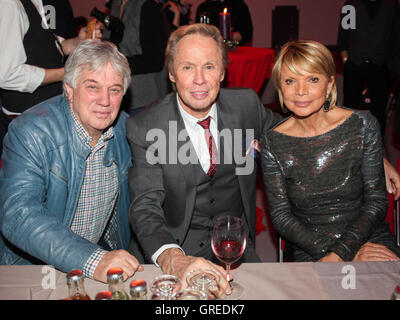 Rolf Zuckowski musicien, chanteur Peter Kraus et actrice Uschi Glas durant l'Avent Festival de lumières 100 000 2015 à Suhl Banque D'Images