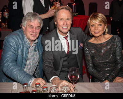 Rolf Zuckowski musicien, chanteur Peter Kraus et actrice Uschi Glas durant l'Avent Festival de lumières 100 000 2015 à Suhl Banque D'Images