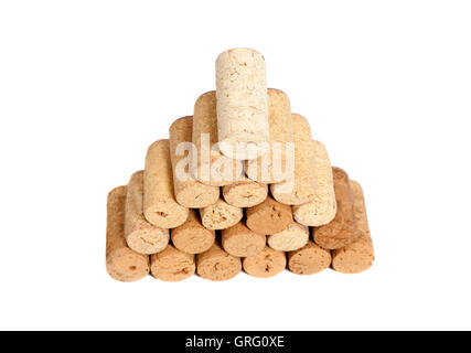 Pyramide faite d'utiliser Wine corks isolated on white Banque D'Images