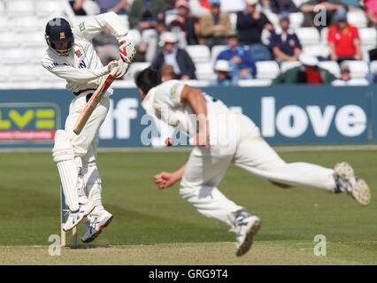 James Anderson de Lancs bols à Chris Wright - Essex LA CCC vs Lancashire CCC - LV County Championship Division One au sol de cricket du comté de Ford, Chelmsford - 21/04/10 Banque D'Images