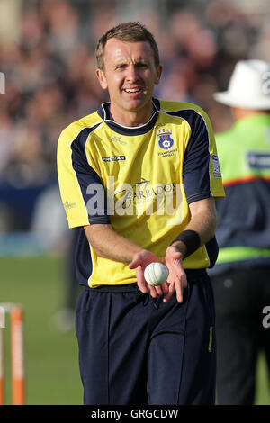 Dominic Cork de Hampshire - Essex Eagles vs Hampshire Royals - Amis de la vie T20 Cricket la Ford Comté Rez, Chelmsford - 23/06/11 Banque D'Images