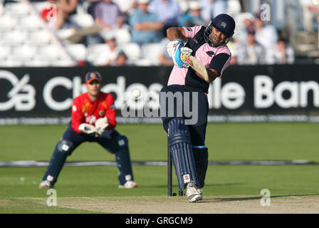 Scott Newman en action au bâton pour Middlesex - Essex Eagles vs Middlesex Panthers - Clydesdale Bank CB40 de cricket au sol du comté de Ford, Chelmsford - 02/09/10 Banque D'Images