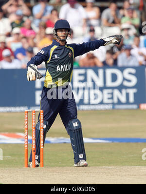 Essex skipper James Foster - Essex Eagles vs Somerset Sabres - Friends Provident vingt 20 T20 Cricket au sol du comté de Ford, Chelmsford, Essex - 11/07/10 Banque D'Images