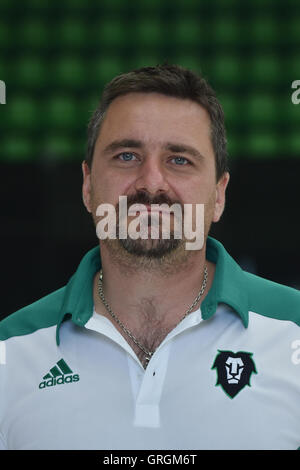 Mlada Boleslav, République tchèque. 07Th Nov, 2016. Custod (conservateur) de l'équipe de Mouton Oldrich BK Mlada Boleslav pose pour le photographe, l'Extraliga tchèque, saison 2016/2017 ligue de hockey sur glace, le 7 septembre 2016. © Radek Petrasek/CTK Photo/Alamy Live News Banque D'Images